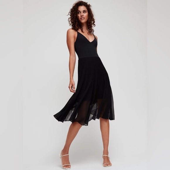 Aritzia Dresses & Skirts - Aritzia Wilfred Daphnee Dress